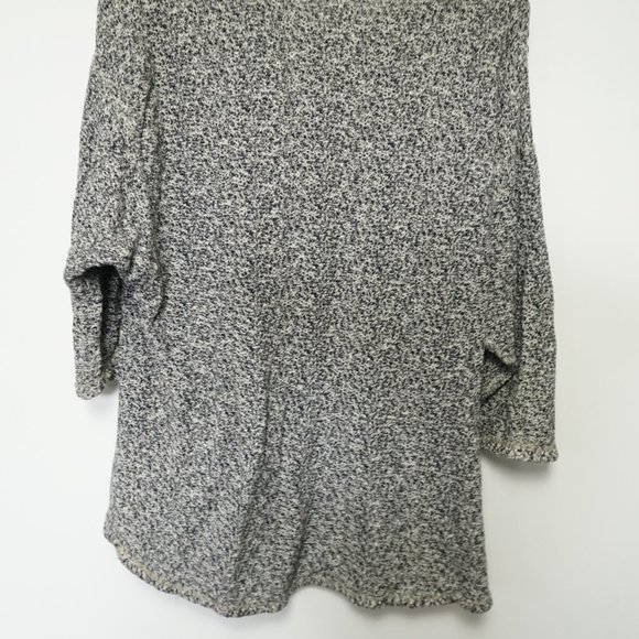 Gender neutral! Cozy grey and blue sweater top - Picture 3 of 3